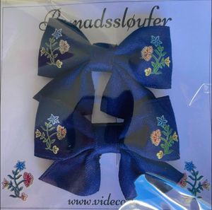 Hovedbilde Sløyfer med bunadstrykk - blå 2pk