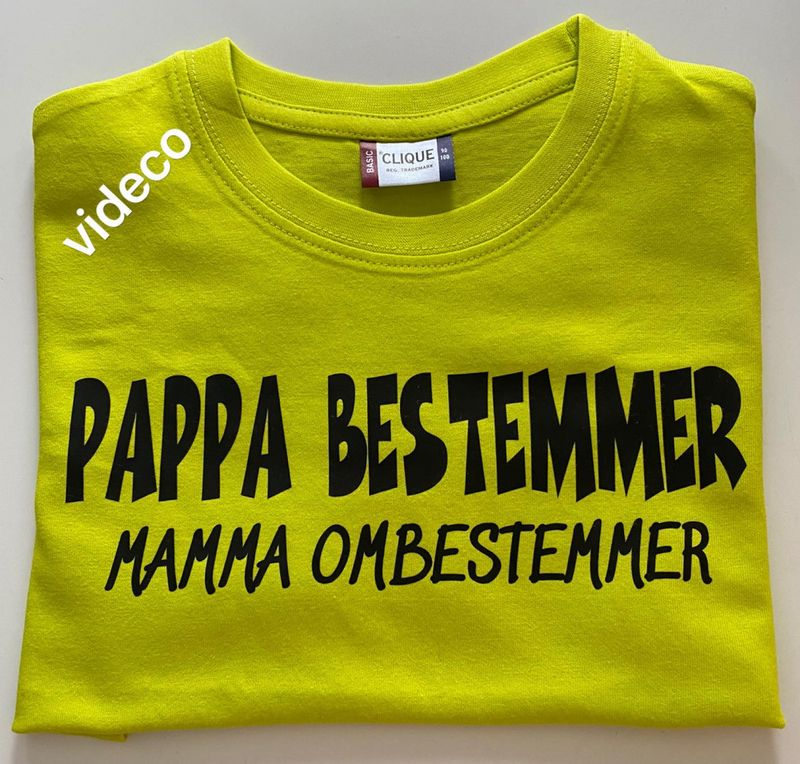 T-shirt, Pappa bestemmer- mamma ombestemmer